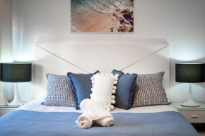 FAMILY GETAWAY 7 NIGHT DEAL at 3 Bedroom Villa in Surfers Paradise — KIDS STAY FREE!!!